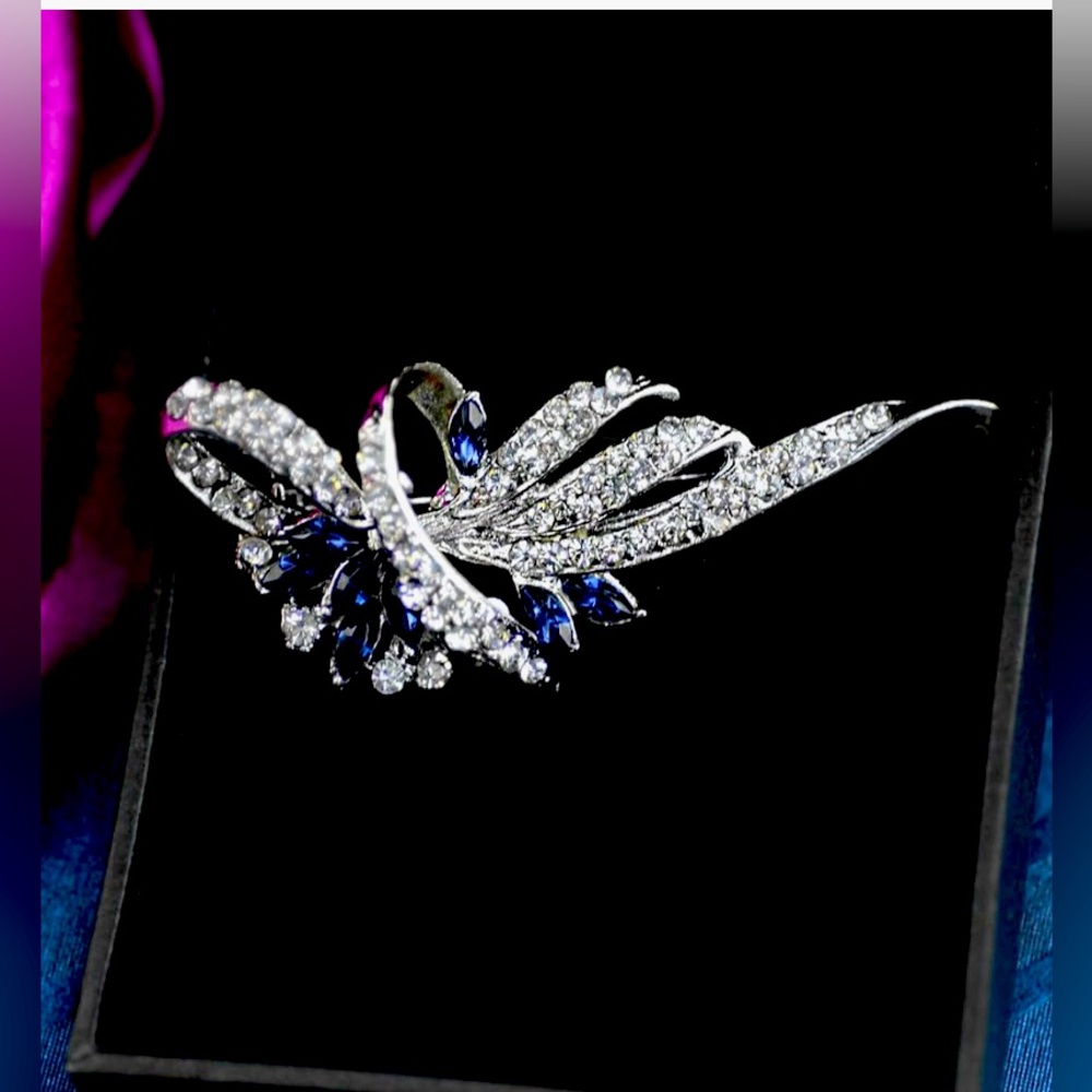 Elegant sparkling rhinestone and navy crystal brooch pin